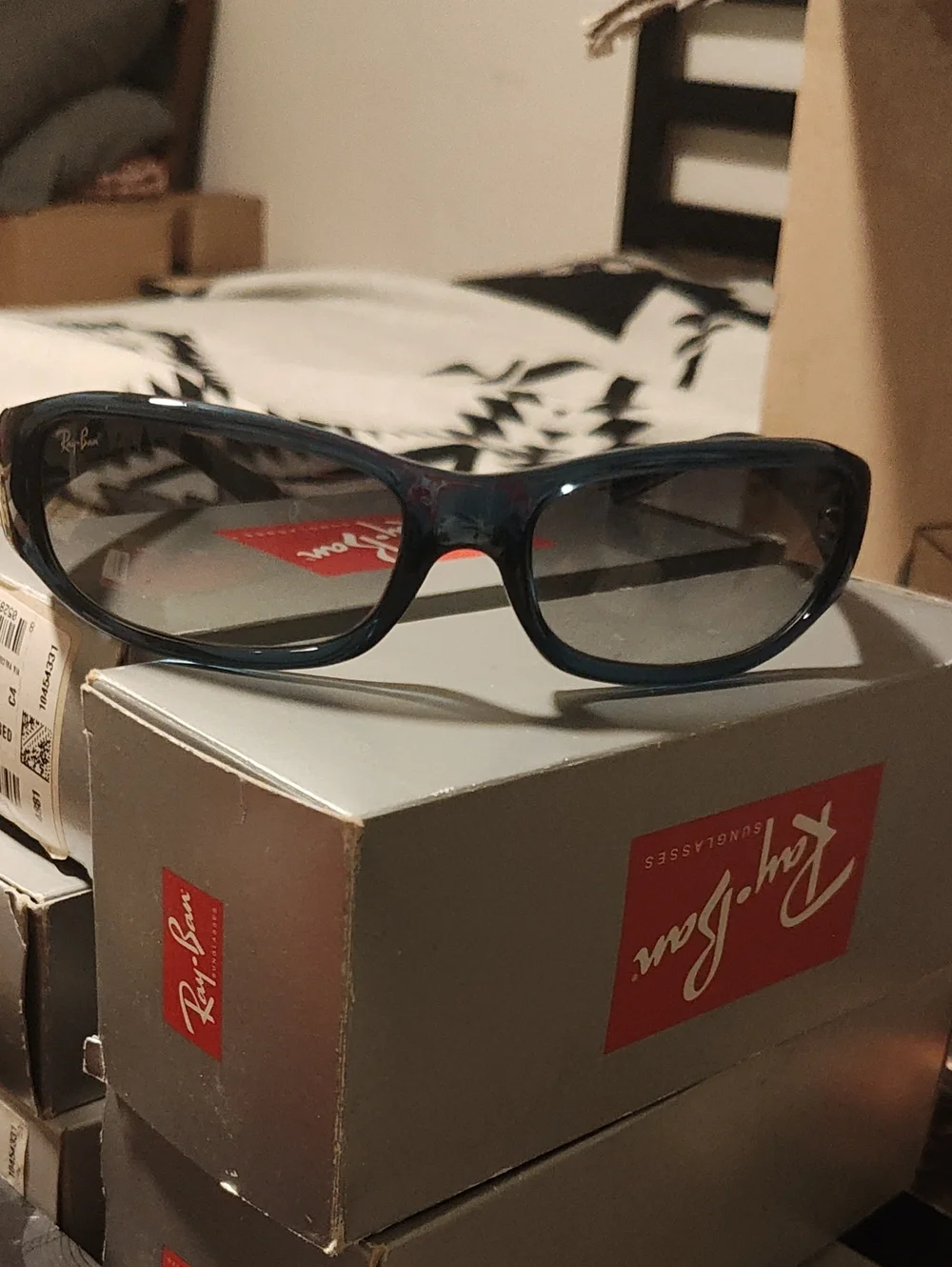 Ray•Ban Sunglasses RB 4137 Trans Blue Frame Polarized Gray Italy NEW